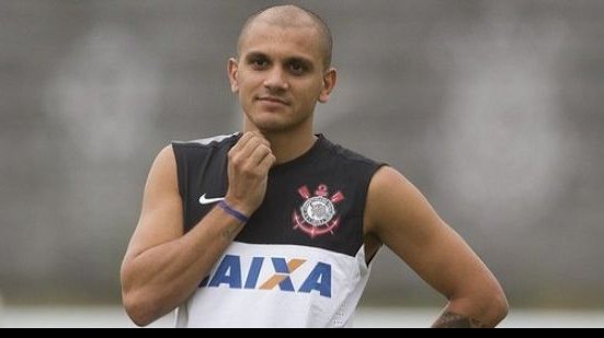 Imagem Tite aguarda lateral e tem retorno de atacante para domingo