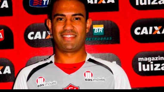 Imagem Renato Santos relembra jogo pelo Fla antes de estreia no Vitória
