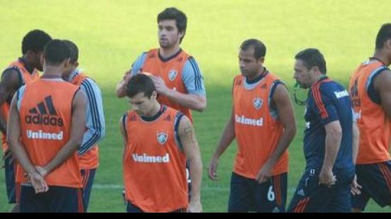 Imagem Fugindo de pressão, Fluminense viaja para Atibaia