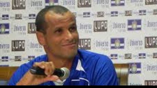Imagem  Rivaldo rescinde contrato com o São Caetano