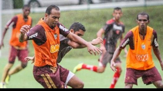 Imagem Cuca vai repetir time que goleou Náutico diante do Bahia