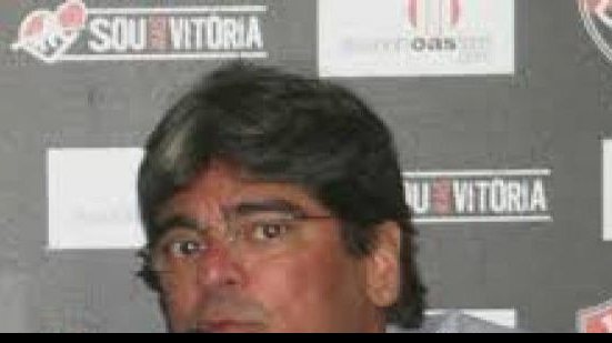 Imagem  “O presidente Alexi Portela tirou o Vitória da Lama”, declarou Carlos Falcão