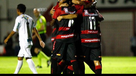 Imagem Vitória vence o Santos e volta a sonhar com a Libertadores