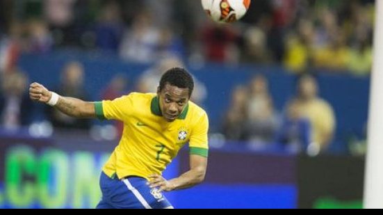 Imagem Brasil vence o Chile com gol e recorde de Robinho