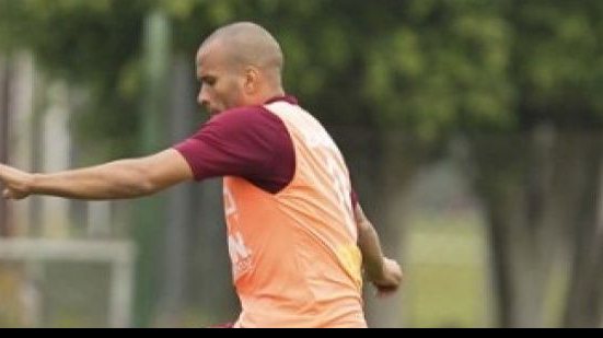 Imagem Revelado no Bahia, zagueiro da Lusa quer calar torcida tricolor
