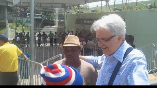 Imagem Presidente do Bahia acompanha venda de ingressos na Arena 