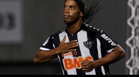 Imagem Clube turco quer tirar Ronaldinho Gaúcho do Galo