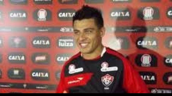 Imagem  Lateral lamenta chance desperdiçada no final do jogo
