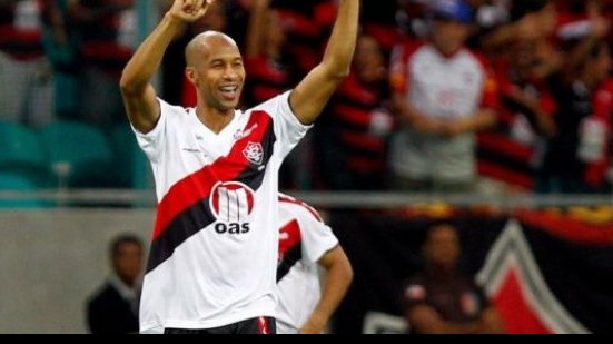 Imagem Dinei será homenageado por ter feito o gol 1000 do Vitória