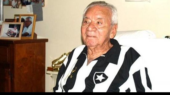Imagem Bicampeão mundial, Nilton Santos morre aos 88 anos
