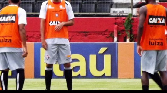 Imagem Sem Ayrton, Ney Franco comanda treino tático no Vitória