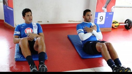 Imagem Por causa das chuvas, elenco do Bahia treina na academia 