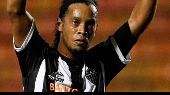 Imagem “Quero jogar”, afirma Ronaldinho sobre jogo contra Vitória