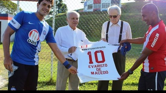 Imagem Evaristo de Macêdo visita o Fazendão é homenageado 