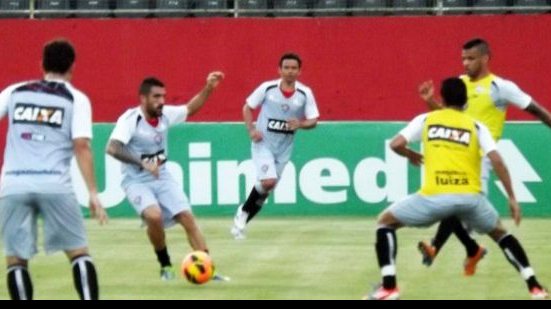 Imagem  Ainda sem Ayrton, Vitória realizou treinamento tático