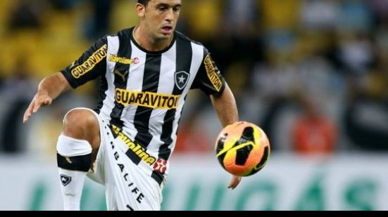 Imagem Lateral que passou pelo Vitória está na mira do Palmeiras