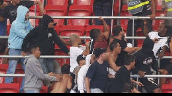 Imagem Torcidas de Atlético-PR e Vasco entram em confronto