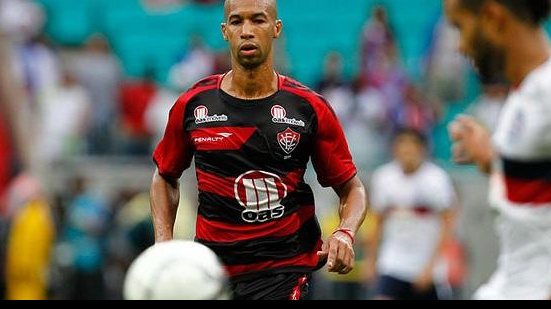 Imagem Dinei vai passar por cirurgia e só volta a jogar em fevereiro