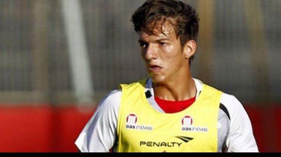 Imagem Lateral-esquerdo renova com o Vitória