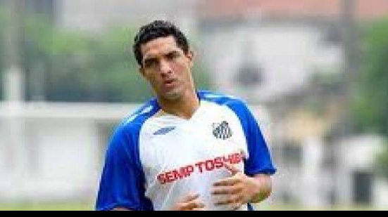 Imagem Goleiro criado no Vitória se aposenta aos 36 anos