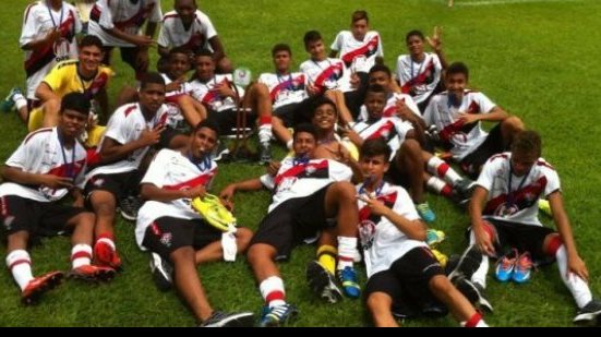 Imagem Vitória conquista título da Copa Itajiba sub-15
