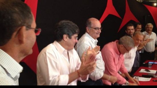 Imagem Por aclamação, Carlos Falcão é eleito presidente do Vitória