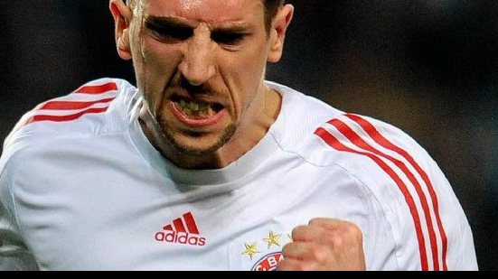 Imagem Bayern confirma favoritismo e aguarda Galo na final