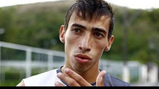 Imagem Santos está próximo de contratar atacante ex-Vitória