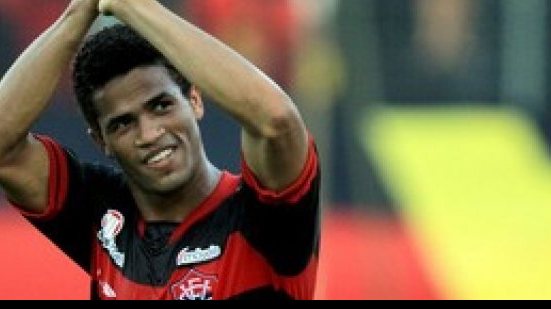 Imagem Flamengo volta a manifestar interesse em lateral do Vitória