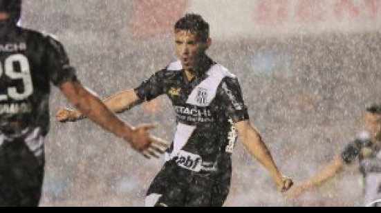 Imagem Santos entra na briga com o Corinthians por lateral da Ponte