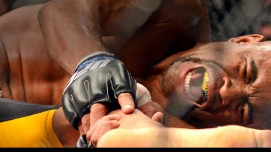 Imagem Cirurgia de Anderson Silva é um sucesso