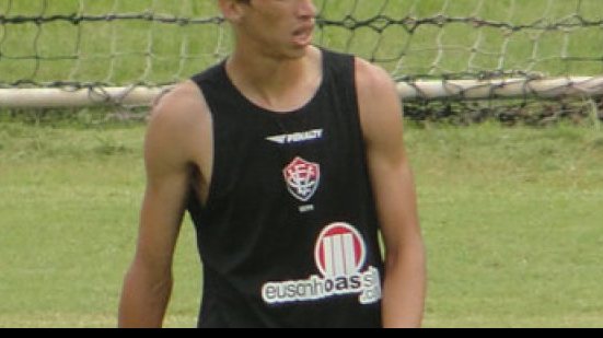 Imagem Galo entra na briga por ex-atacante do Vitória