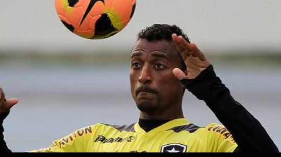 Imagem Botafogo desiste de renovar com ex-atacante do Bahia