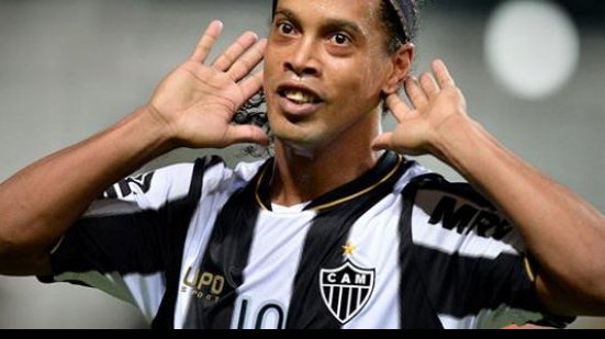 Imagem Atlético-MG enfrenta concorrência para renovar com Ronaldinho