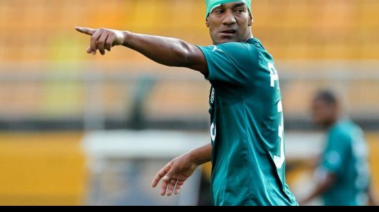 Imagem Vasco contrata zagueiro que foi dispensado pelo Vitória