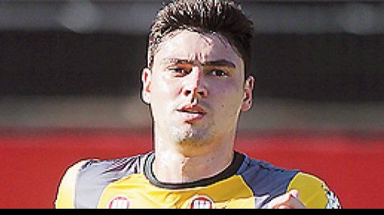 Imagem De preterido a titular: Pedro Oldoni renova com o Vitória