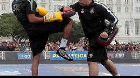 Imagem “Vou voltar, mestre”, revela Anderson Silva a técnico