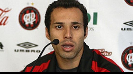 Imagem Branquinho diz que será o meia de ligação do Bahia e quer títulos