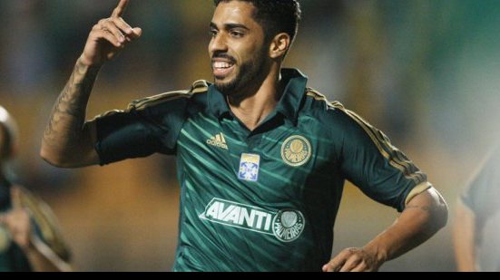 Imagem  Zagueiro que passou pelo Vitória acerta com o Cruzeiro