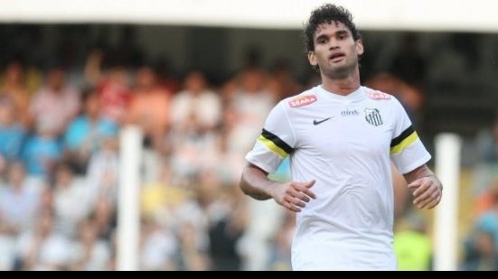 Imagem Real Madrid atravessa Botafogo e contrata ex-atacante do Santos