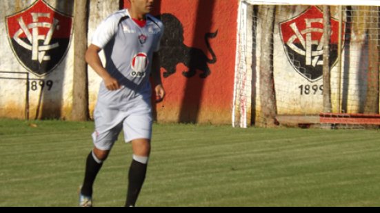 Imagem Após renovar, Renato Santos pede para deixar o Vitória