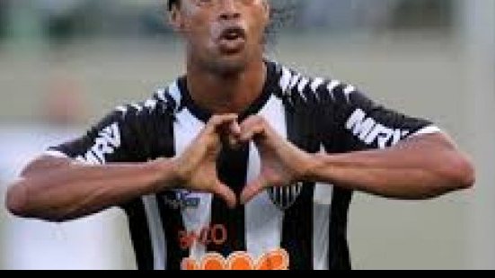 Imagem Presidente do Atlético-MG anuncia renovação de Ronaldinho