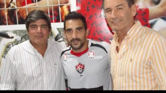Imagem Escudero comemora retorno ao Vitória