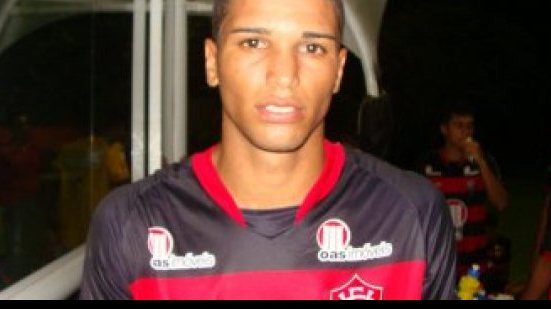 Imagem Alan Pinheiro vive expectativa de ser titular no Vitória