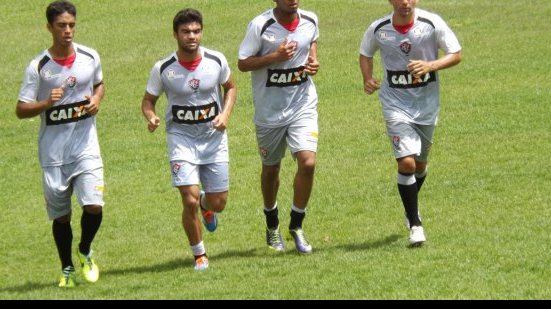 Imagem Com duas novidades, Vitória faz trabalho técnico