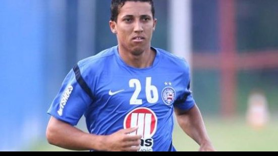 Imagem Lateral que decepcionou no Bahia fecha com a Ponte Preta