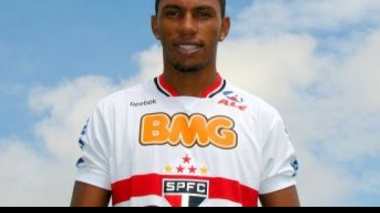 Imagem Ex-zagueiro do Bahia pode fechar com o Vitória