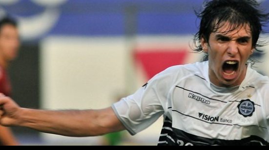 Imagem Após despertar interesse de Vitória e Botafogo, atacante fecha com Olimpia