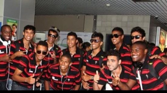 Imagem   Com garotos da base, Vitória divulga relacionados
