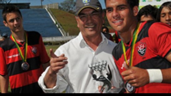 Imagem Vitória tenta renovar contrato de atleta através da FBF
